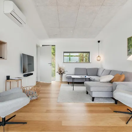 Awesome In Allinge, Dk, With 4 Bedrooms And Wifi Σπίτι διακοπών